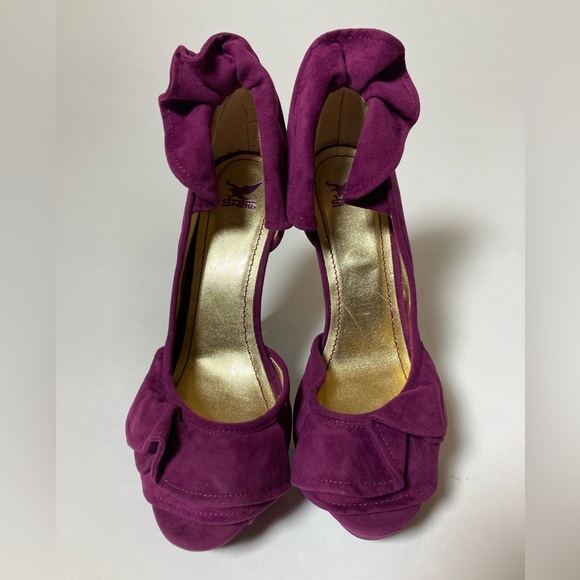 Sheikh Velvet Ruffled Open Toe Heels Size 8 / 38 NWOB - Picture 2 of 8